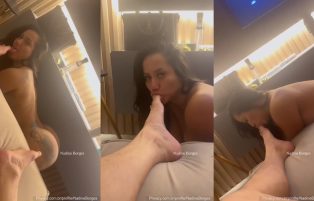 Nadine Borges Pelada De Quatro Chupando o Dedão