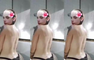 Gabisuki se Ensaboando Gostoso Dentro da Banheira – Xvideos Pornô