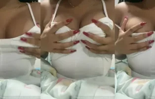 Scarletbigo Brincando com os Peitos Deliciosos – Xvideos Onlyfans
