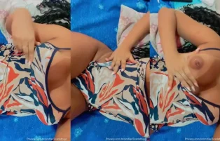 Scarletbigo Peladinha na Cama se Exibindo – OnlyFans Grátis