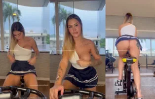 Mari Ladeira Malhando De Saia Sem Calcinha No Xvideos Onlyfans
