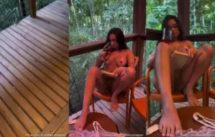 Lariza Goes Sem Calcinha Lendo Livro Toda Molhada