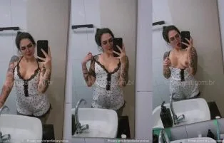 Lary Cubas Se Exibindo Gostosa No Espelho Do Quarto