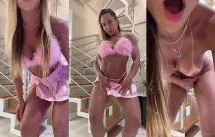 Mulher Melão Dançando e Mostrando o Bucetão No Privacy