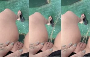 Loira Feet Mostrando a Buceta Enquanto Mija – Pornocarioca