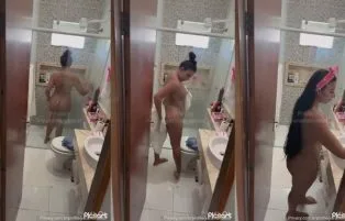 Nua no Banheiro Tomando Banho Yara Mendes – Pornocarioca