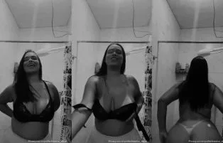 Biiasilva_oficial Nua Tomar Banho – Spankbang Onlyfans